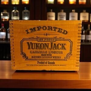 Yukon Jack Canadian Whiskey Wood Crate w/ Lid Wooden Box Case Man Cave Bar adv
